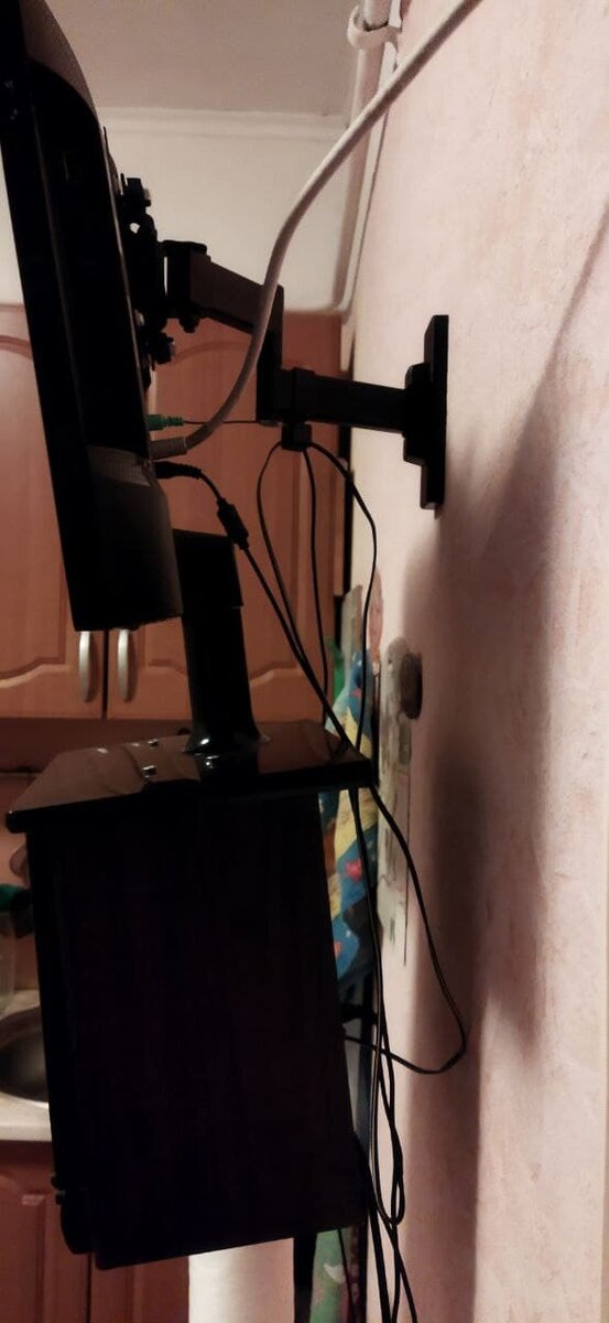 Вид сбоку. Смотрится громоздко, конечно.