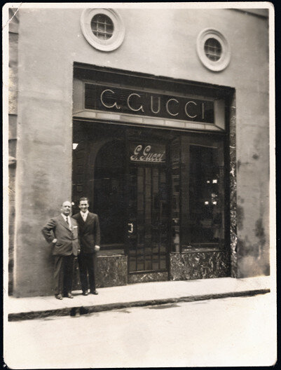В 1921 году «Дом Gucci» открывает первый магазин во Флоренции.