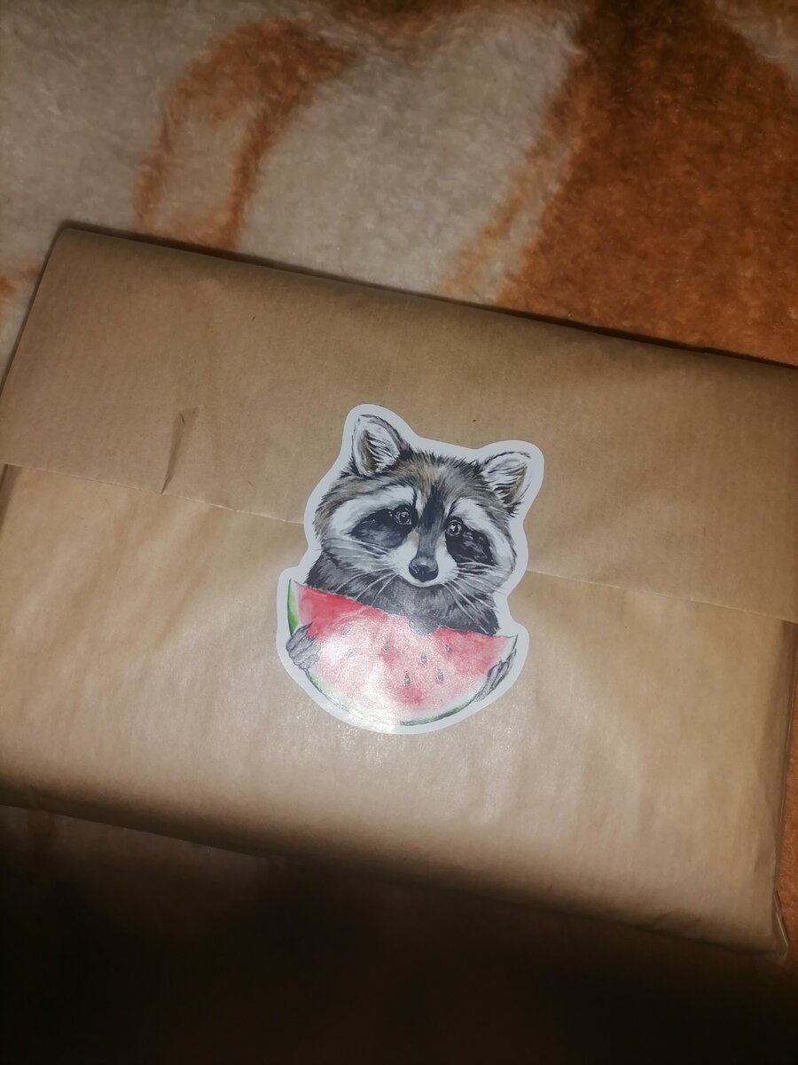 Внутри все открытки упакованы в красивый бумажный пакетик😍