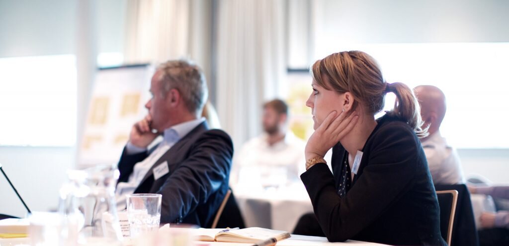  Достигнув духовного пробуждения в результате выполнения этих шагов, мы старались нести весть об этом наркоманам и применять эти принципы во всех наших делах"