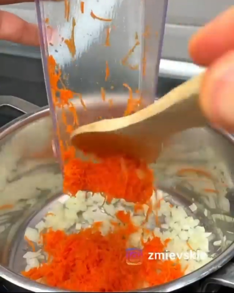 Лук и морковь.