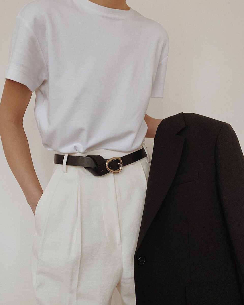 Белая футболка в базовом гардеробе