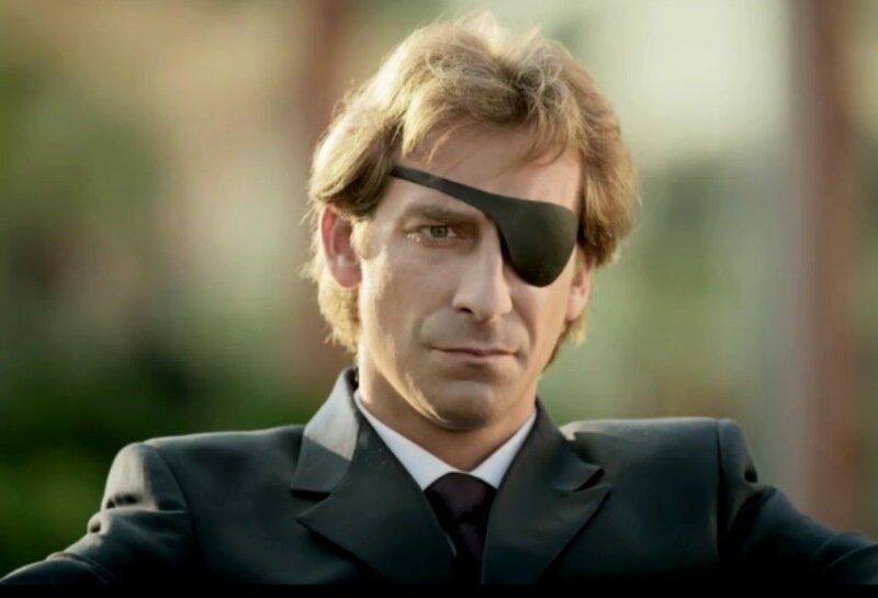 Представьте, что у вас травма глаза. Стали бы вы носить такую вот пиратскую повязку или просто купили бы себе хорошие темные очки?