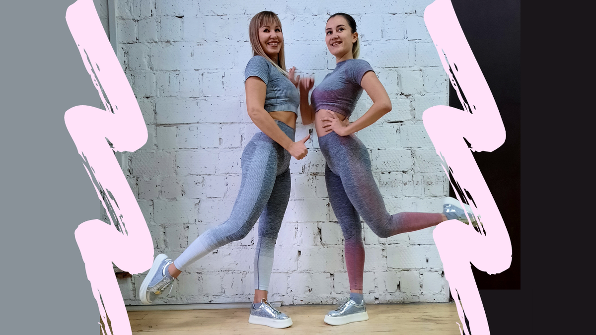 Костюм серо-белый и серо-розовый с топом с коротким рукавом. Я и Анастасия.