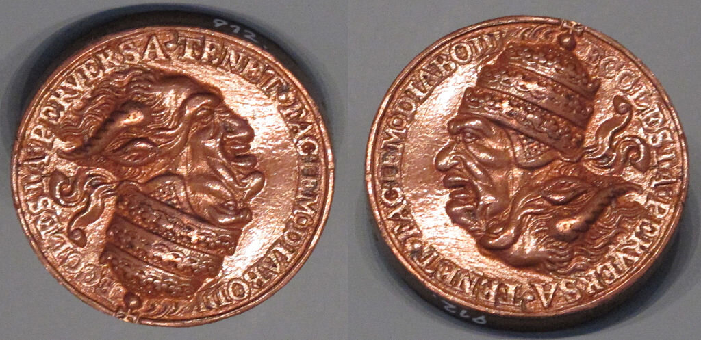 Сатирическая медаль папы-дьявола с двусторонней фигурой, Нюрнберг, 1550 г. Источник: I, Sailko, CC BY-SA 3.0 <https://creativecommons.org/licenses/by-sa/3.0>, via Wikimedia Commons