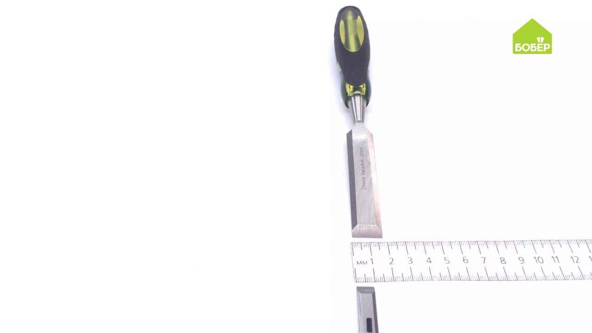 С помощью стамески и долота можно зачистить паз в дереве,  сделать углубления и вырезать отверстия. Маркировка площади работы  указывается в миллиметрах на полотне. Размер лезвия рекомендуется  выбирать в зависимости от вида работы.