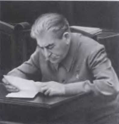Иосиф Сталин на XIX Съезде ВКП(б). Источник: Яндекс.Картинки