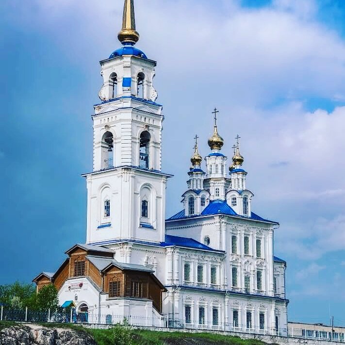 Не могу вспомнить город. Может кто-то знает в каком городе этот храм?