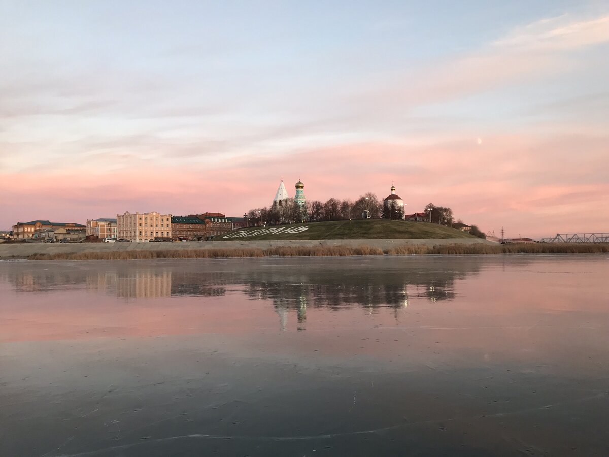 С воды выглядит как волшебный остров