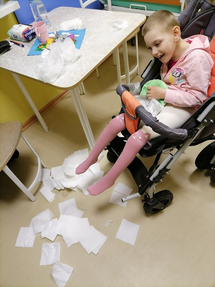 Карина развлекается