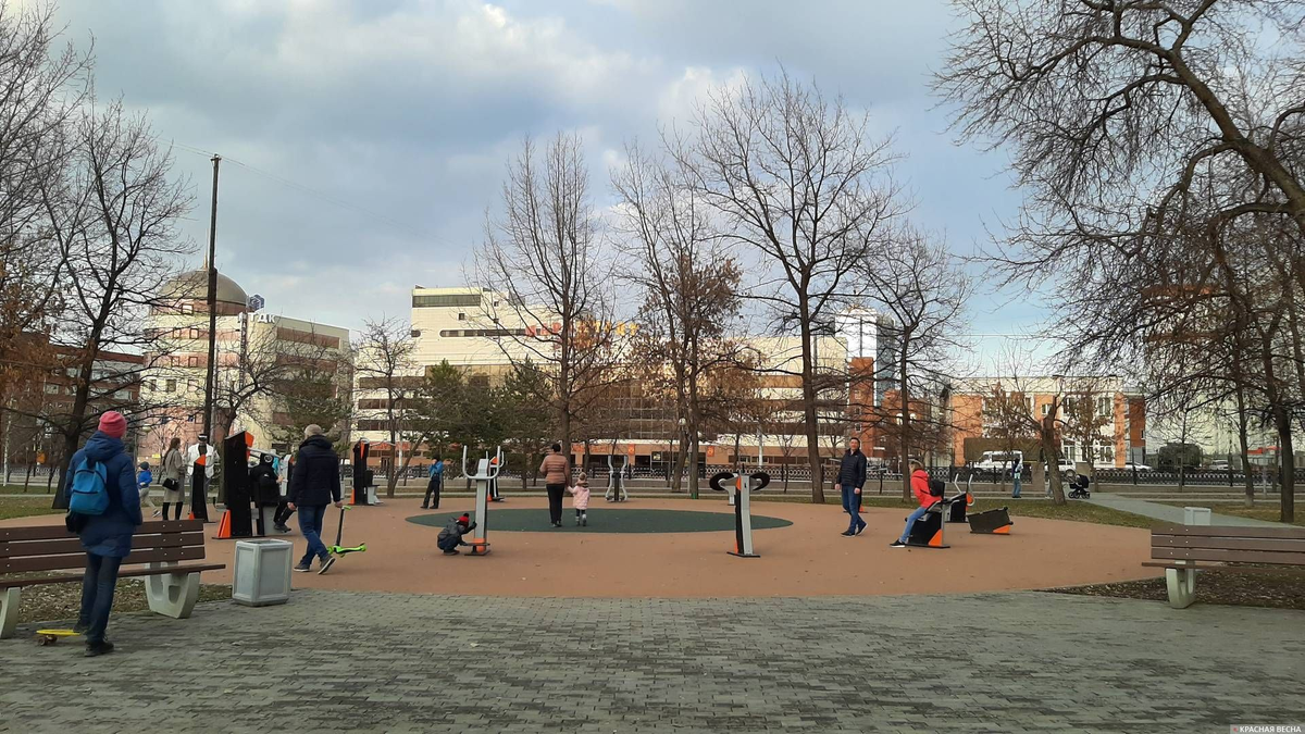 Челябинск. "Алое поле"