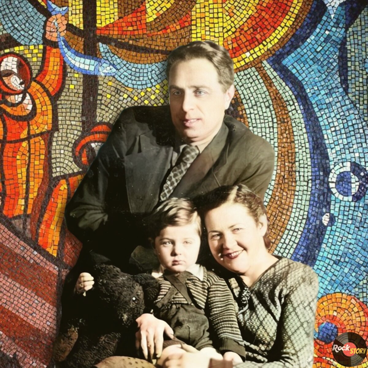 На фотографии: Владимир Долинский и его родители 