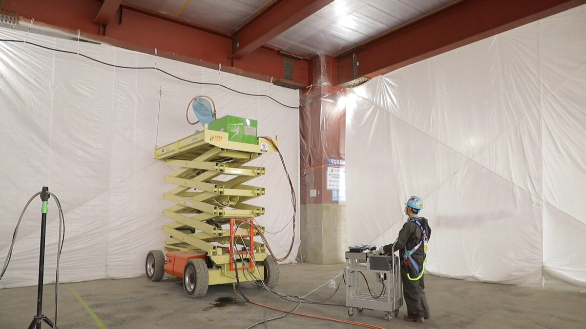 Робот для нанесения огнеупорных материалов [Предоставлено Samsung C&T]