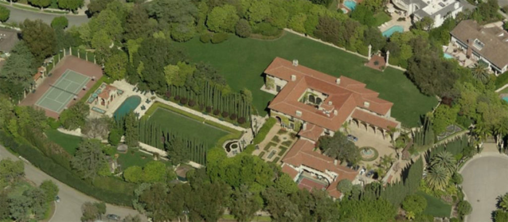 так особняк выглядит с воздуха