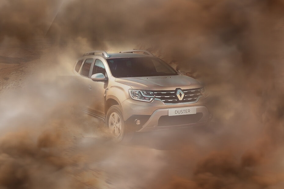 По поводу названия спорят, как поклонники, так и доброжелатели. Dust переводится с английского как «пыль». По сути  Duster можно трактовать, как «тот, кто пылит» —  обгоняющий или гонщик. Так что быть в пыли для Duster — норма