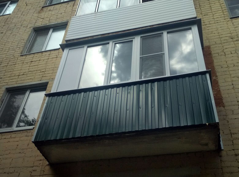 Зачем нужно остеклять балкон?
