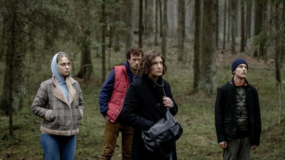 Кадр из сериала "Топи"