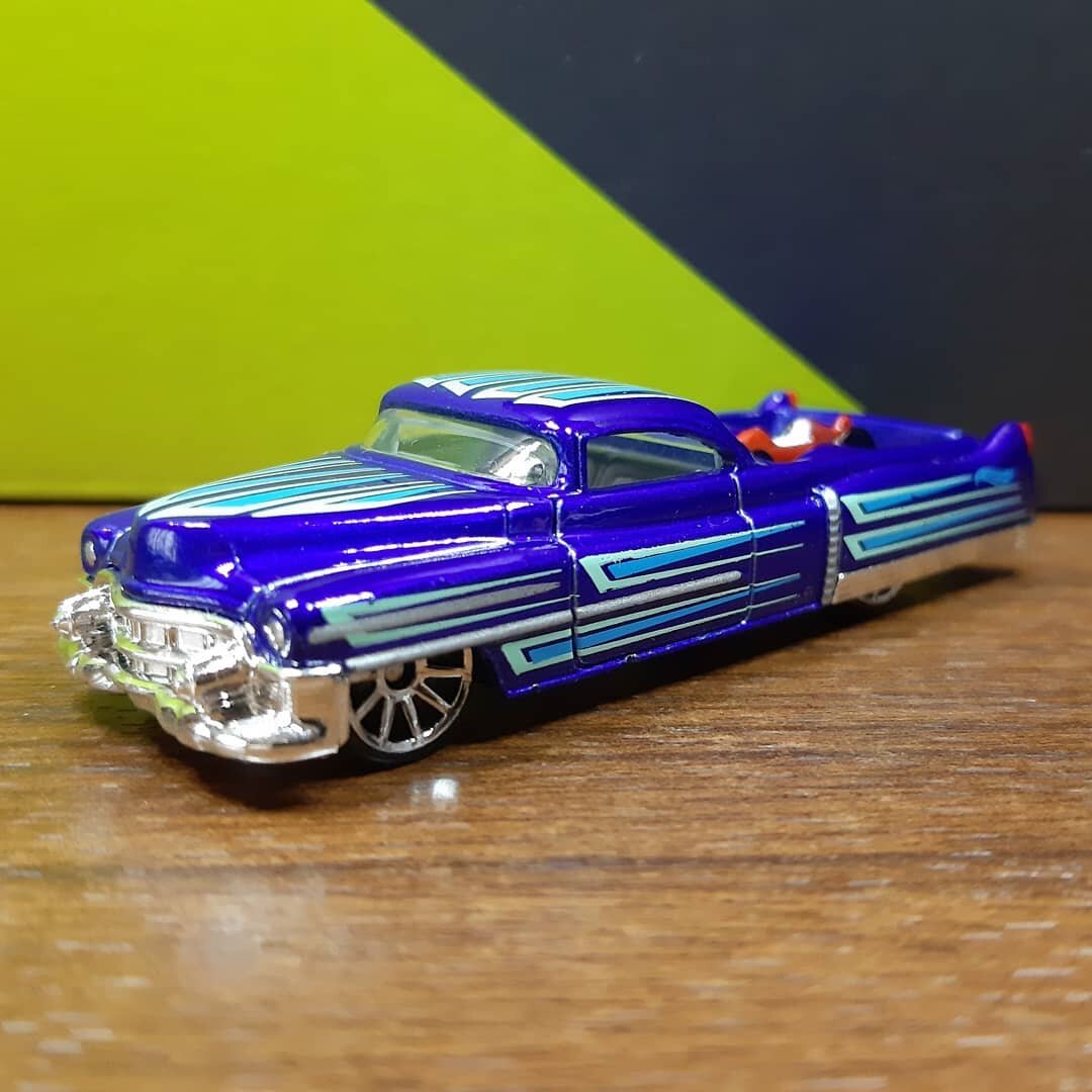 Доработанный Custom 1953 Cadillac Hot Wheels Старинный Cadillac с машинкой  формула 1 в борту | lionstories | Дзен