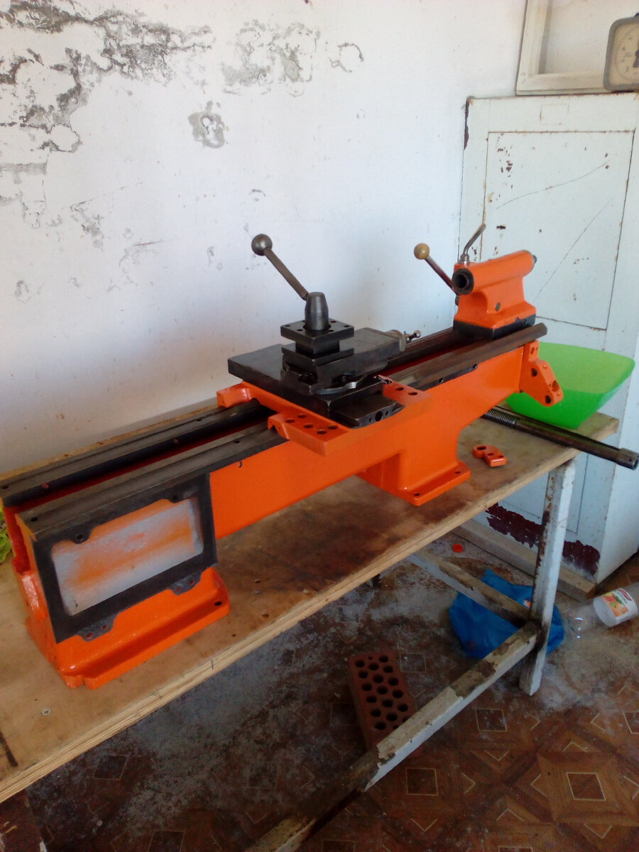 Станина, суппорт и задняя бабка после шабрения