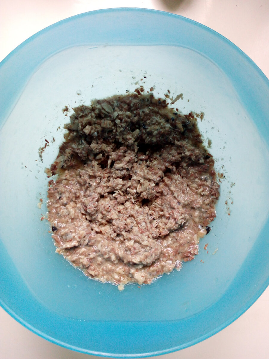 Рыбу размяли. Сок не сливаем.