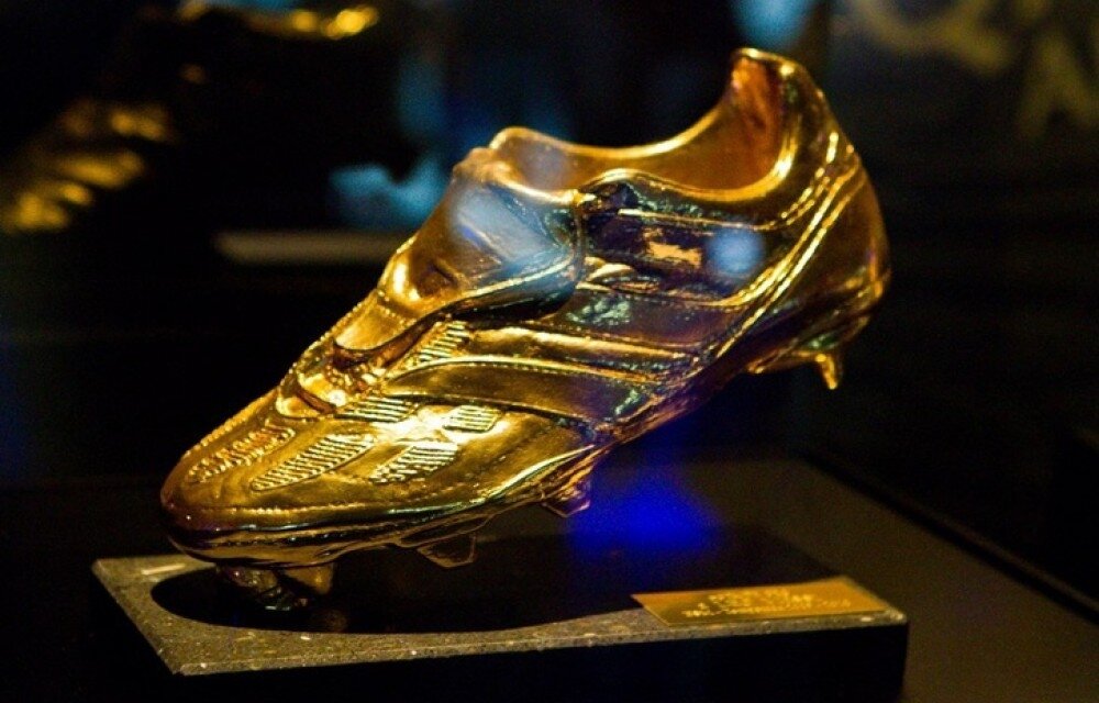«Золотая бутса» — футбольная награда, вручаемая ежегодно лучшему бомбардиру национальных чемпионатов стран, входящих в УЕФА