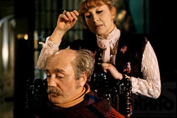 Кадр из комедии "Ищите женщину"