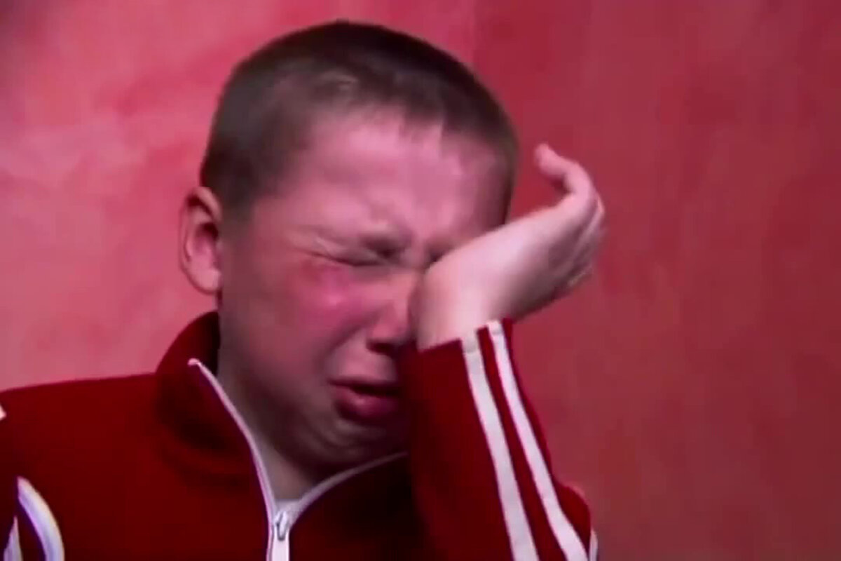 Стыдно признаться, но я был настолько вне себя от купленного, что в ярости пинал системный блок компьютера и кричал во все горло. Я был тем самым мемным шизиком из украинского телешоу, который "устанавливает все игры"