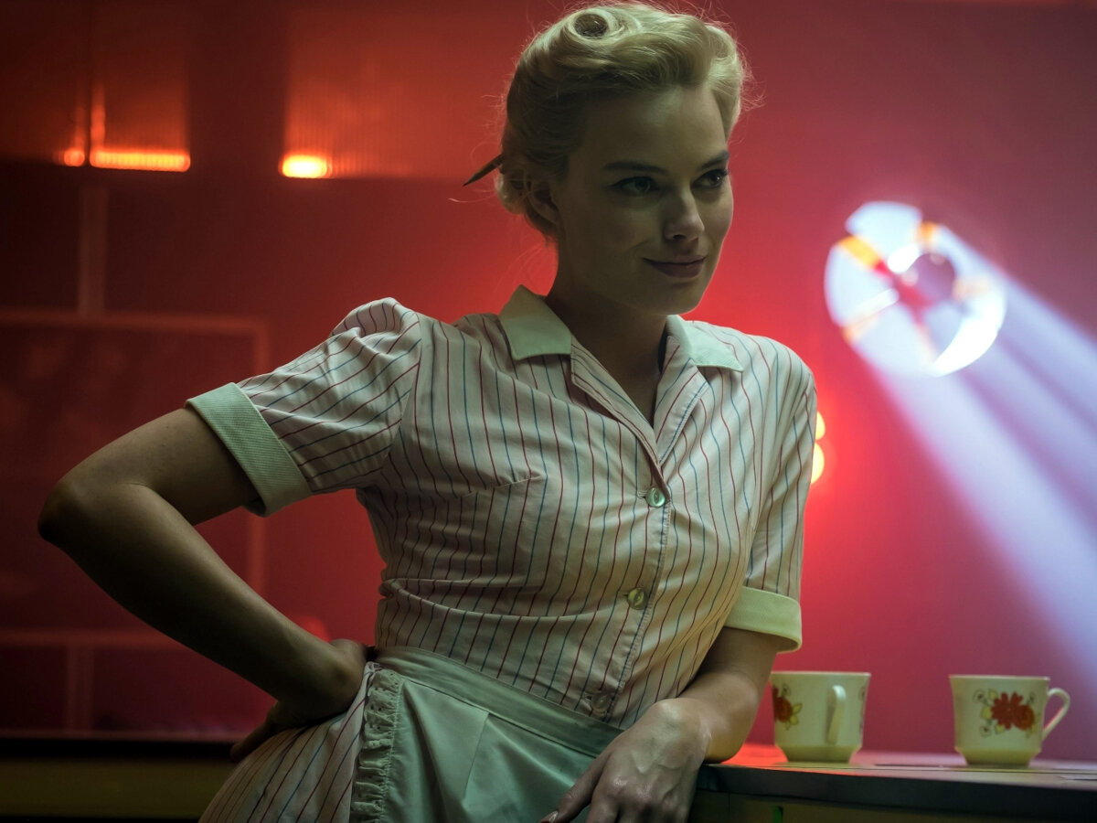 Чаевые включены // на фото Margot Robbie