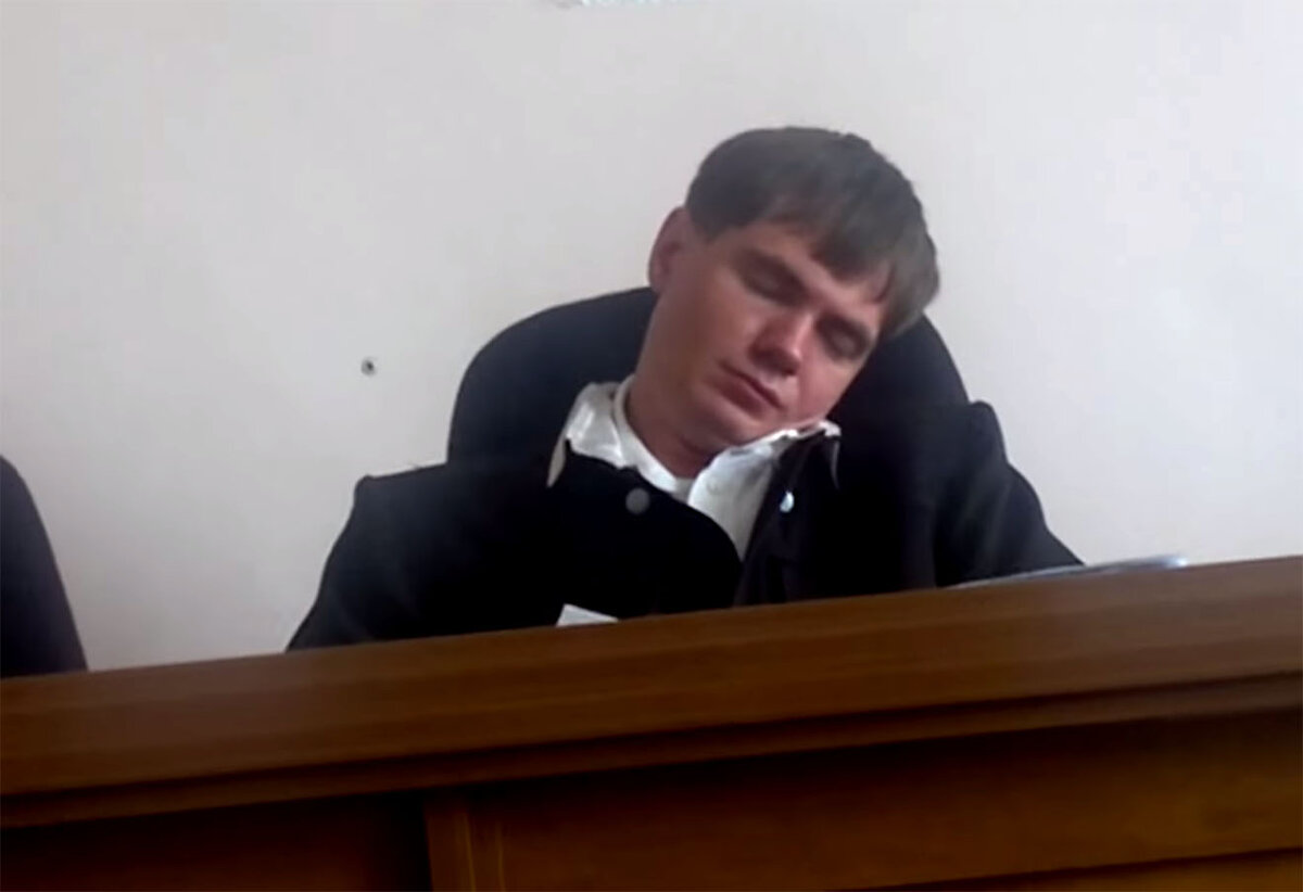 Силищев иван александрович судья фото Спящий суд, любовь в стриптиз-клубе, и пряник на службе МЧС Газета Солидарность 
