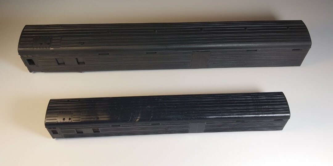 Кузов багажного вагона в типоразмере Н0 и ТТ (для сравнения)