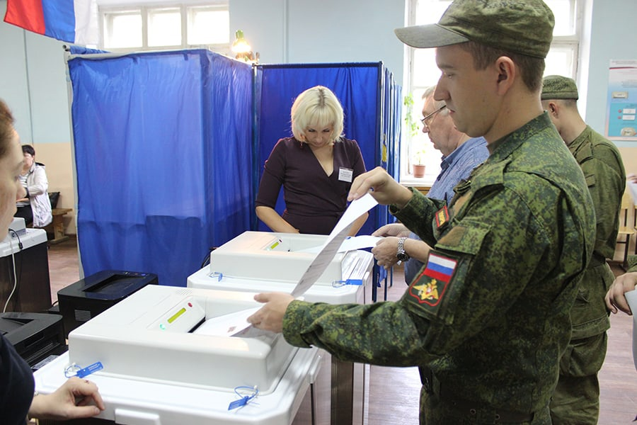 Военнослужащие на выборах. Участие военнослужащих в выборах. Военные голосуют. Военнослужащие голосуют. Выборы в 2025г