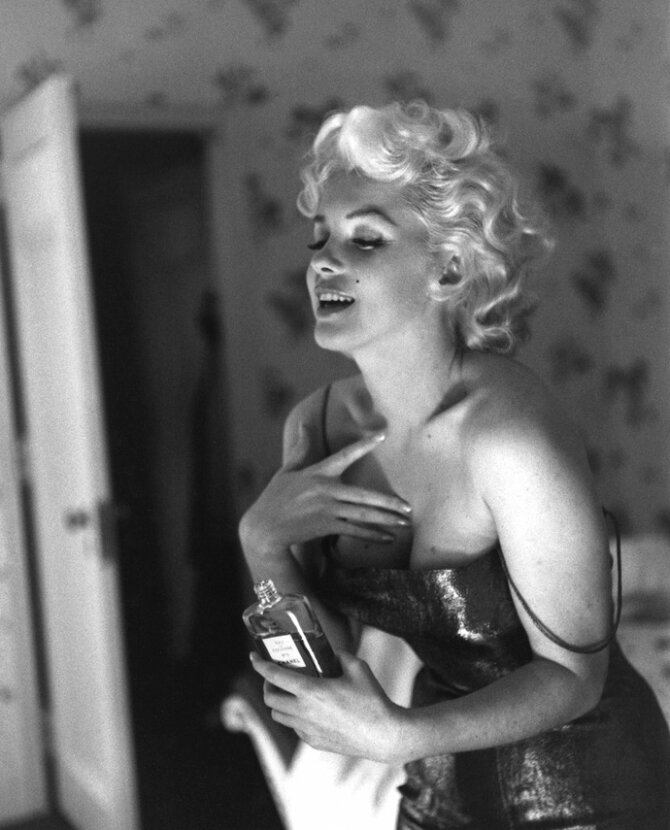 Мерлин Монро с CHANEL №5