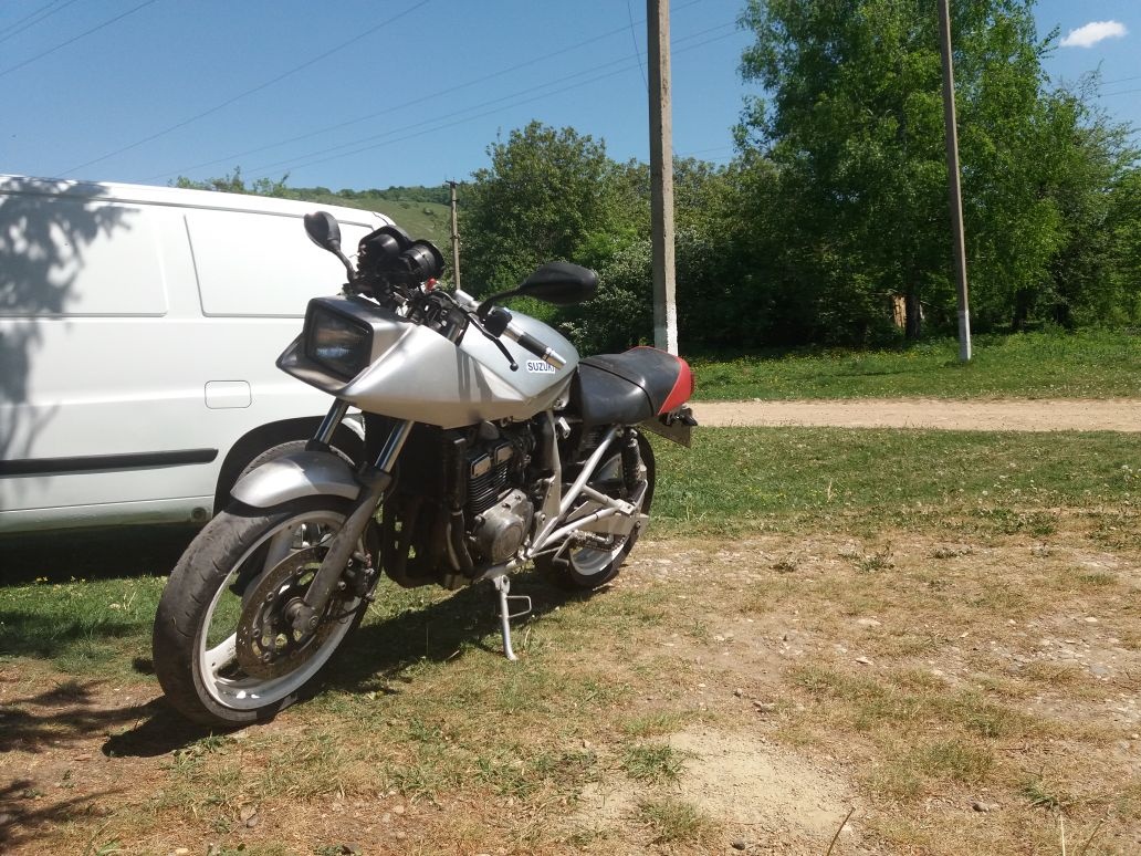 Suzuki,мотоцикл, автомобили,дорога, Honda ,Yamaha , Kawasaki 
