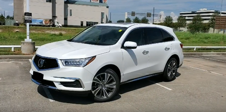 Дизайн передней и левой части кузова у Acura MDX 2020 года с пакетом Technology.