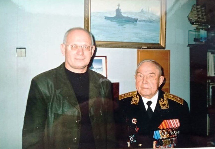 Адмирал Котов Павел Григорьевич с историком, писателем, профессором Черёминым Александром Александровичем. 