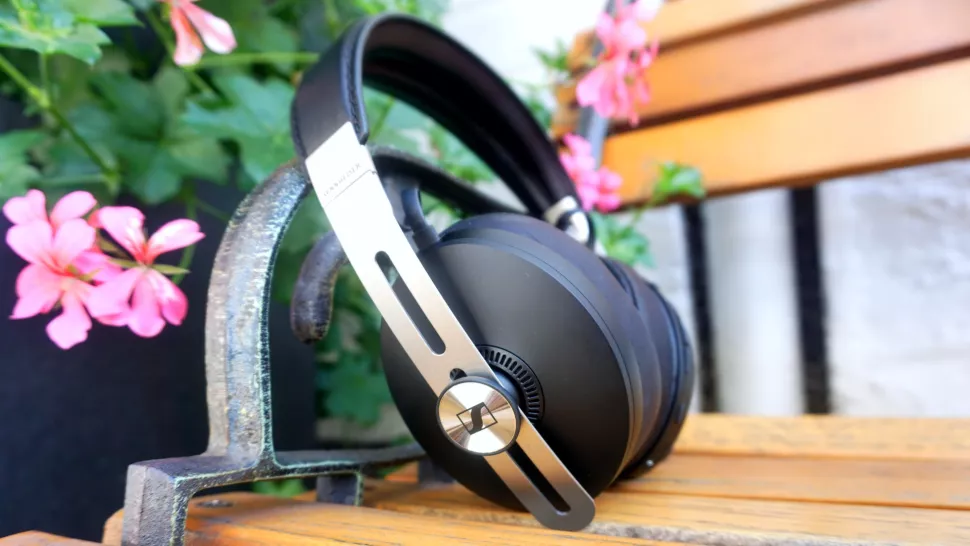 Sennheiser Momentum 3 Wireless — единственная модель в рейтинге с поддержкой aptX и aptX LL. Фото: techradar.com