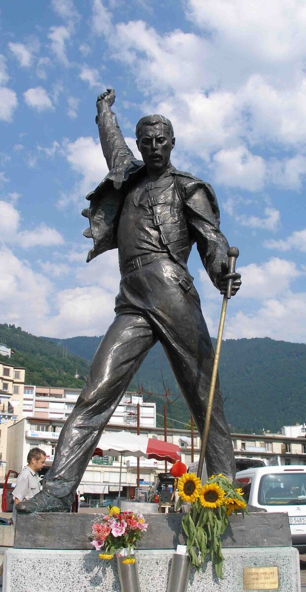 Literary investigation on December 1 - World AIDS Day, on the 30th anniversary of the death of a mysterious idol Exactly 30 years ago, on November 24, 1991, the British rock singer Freddie Mercury...-6