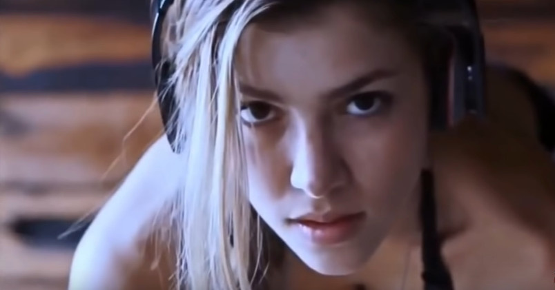 Девушка в спортзале