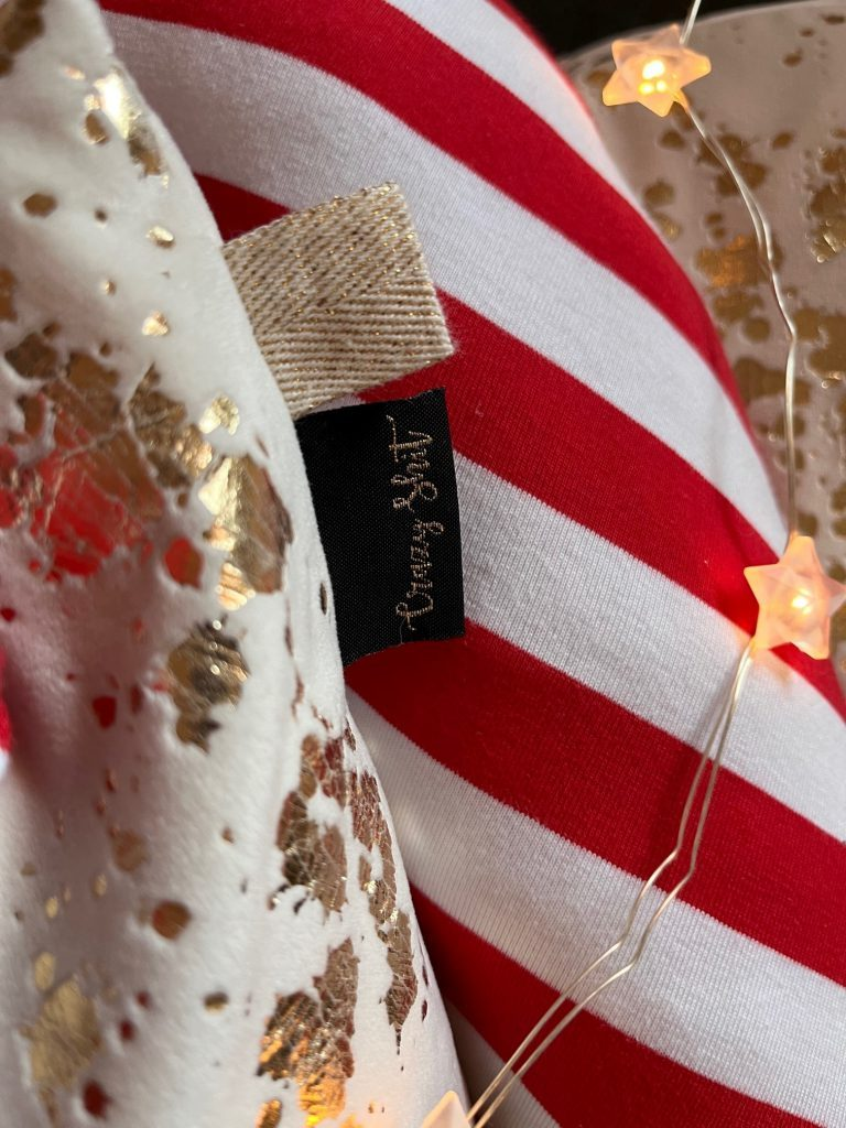 Источник фото: https://blog.bernina.com/de/2021/12/kissen-naehen-weihnachten-zuckerstange/