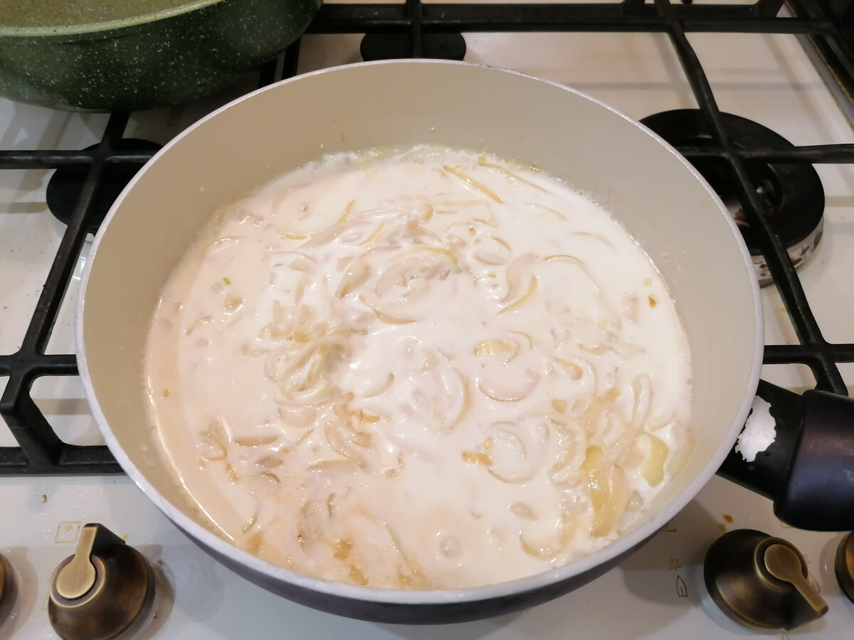 Раньше делала курицу с гарниром в сметане, а теперь заменила сметану кефиром - п