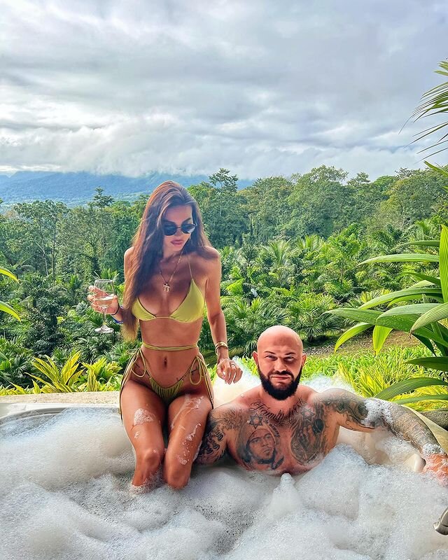    Джиган Оксана Самойлова в купальнике