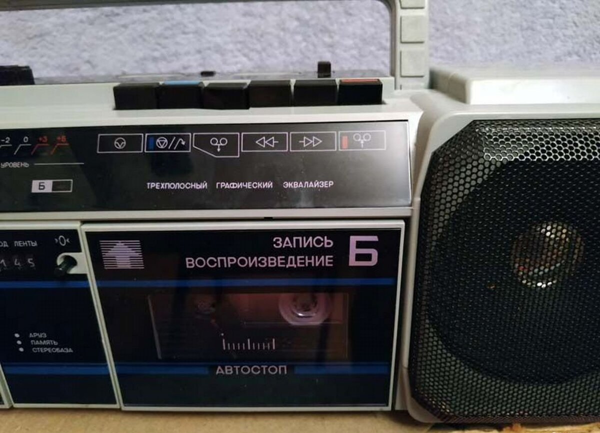 Вид спереди, дека Б