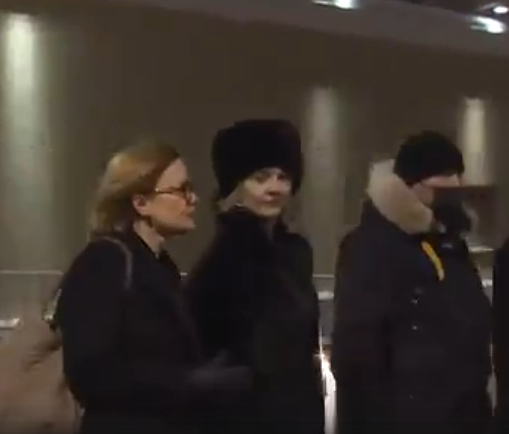 Так шапка выглядит в наших сюжетах.