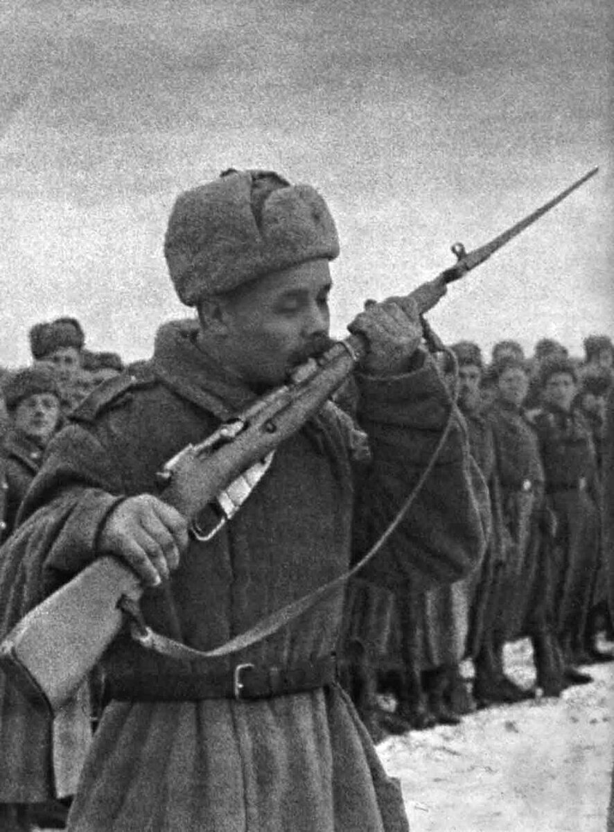 Солдат с Винтовкой Мосина