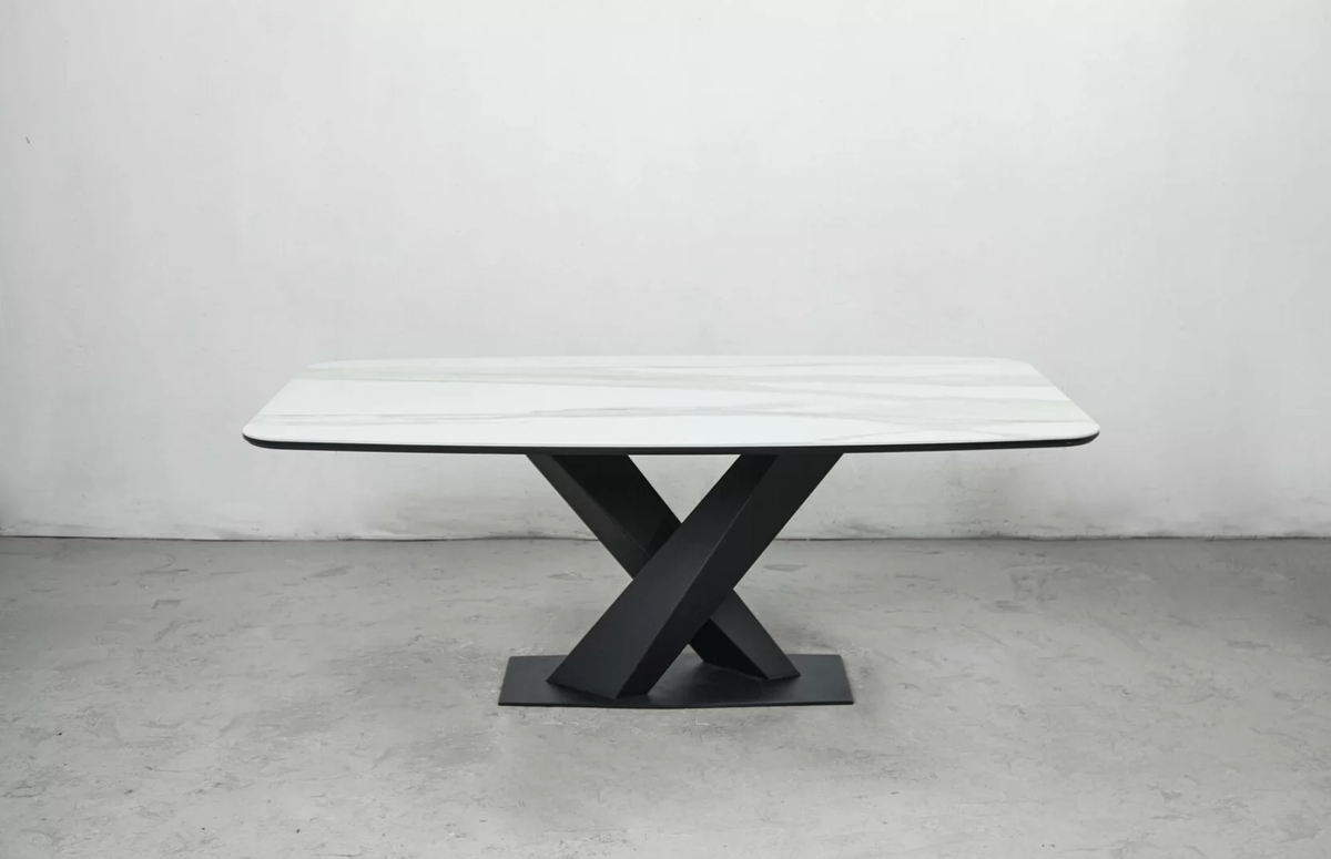 Обеденный стол Cortez от MIA CASA