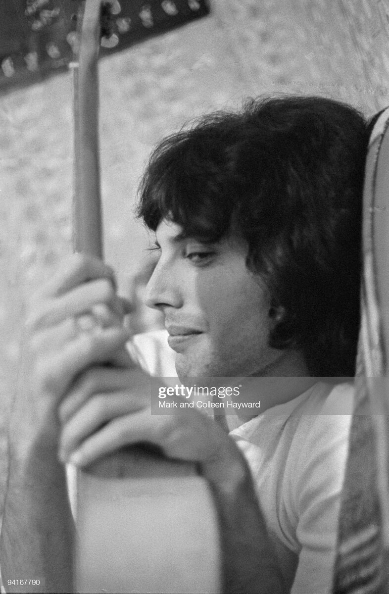 https://www.gettyimages.com/detail/news-photo/singer-and-songwriter-freddie-mercury-of-british-rock-group-news-photo/94167790