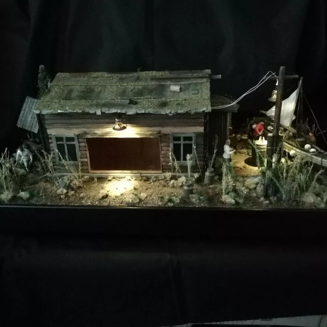 Чайный домик на свободную тему, названный мною,, Артель, основание доска настоящая, сухая. В домик пакетиков входит очень много. 