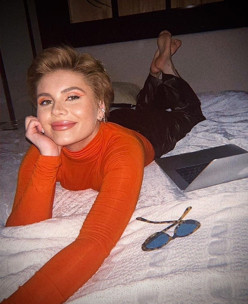 Еще пару дней назад Анна Шульгина выступала на «Московском выпускном-2022»