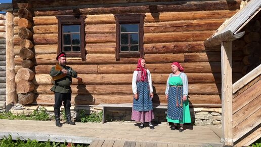 Женщины поют старорусские песни на коми пермяцком