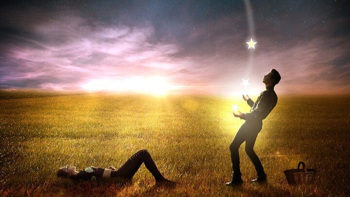 Один из явных признаков интереса, это когда он в любой момент готов подстроить свои планы под ваши. Фото: pixabay.com